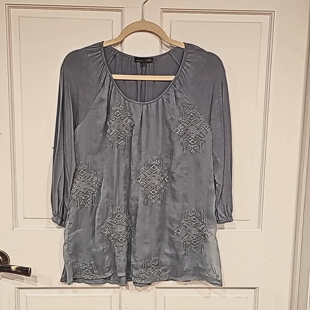 Gauzy embroidered soft boat neck top